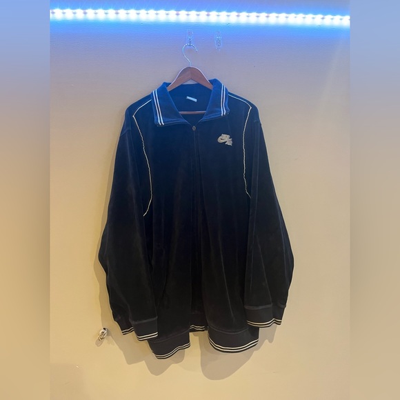 Velvet Nike zip up sweater - Picture 2 of 5